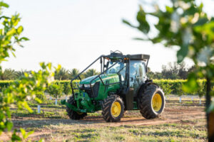 Small tractor’s smart moves
